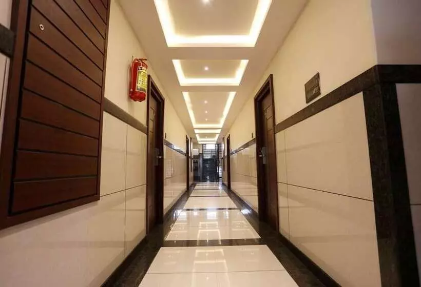 Hotelli Lnb Residency