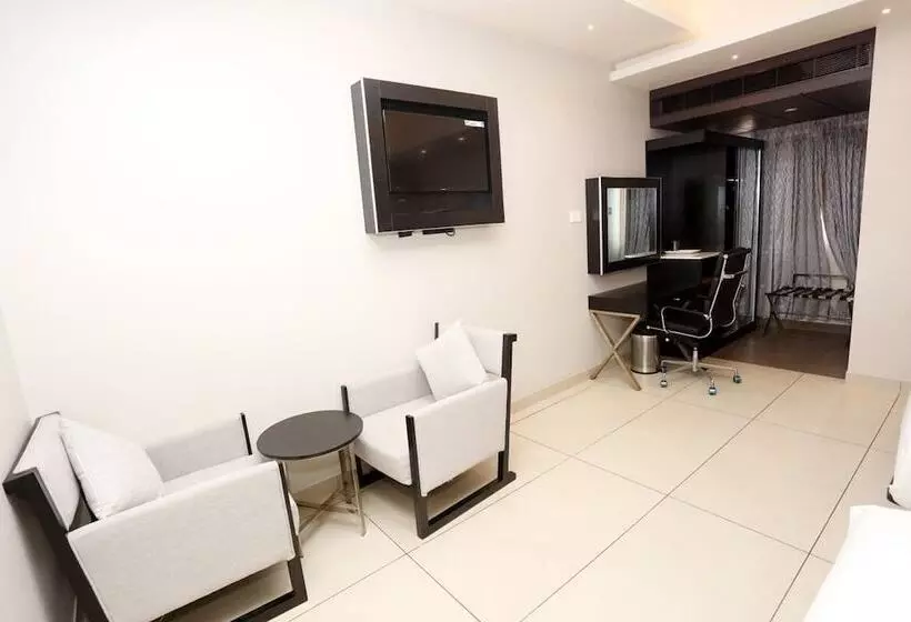 Hotelli Lnb Residency