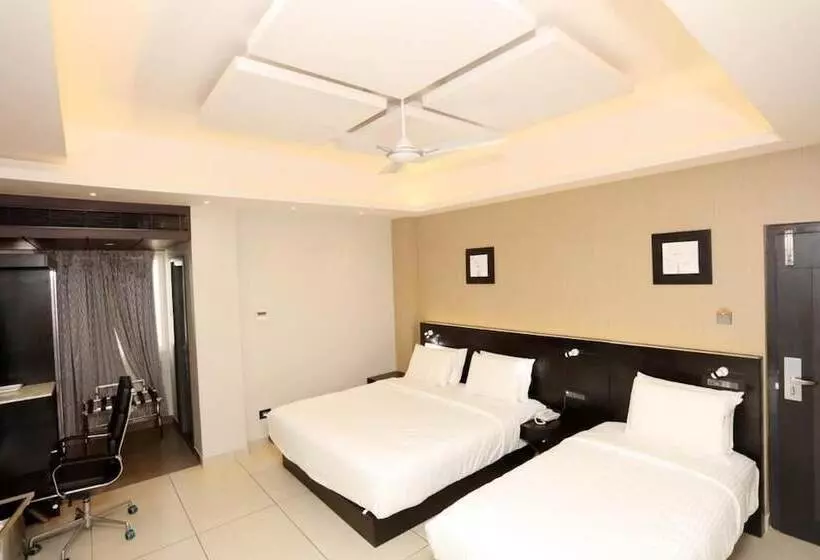 Hotelli Lnb Residency