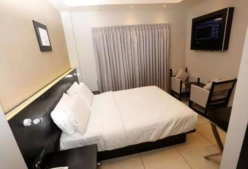 Hotelli Lnb Residency