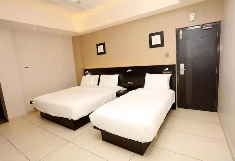 Hotelli Lnb Residency
