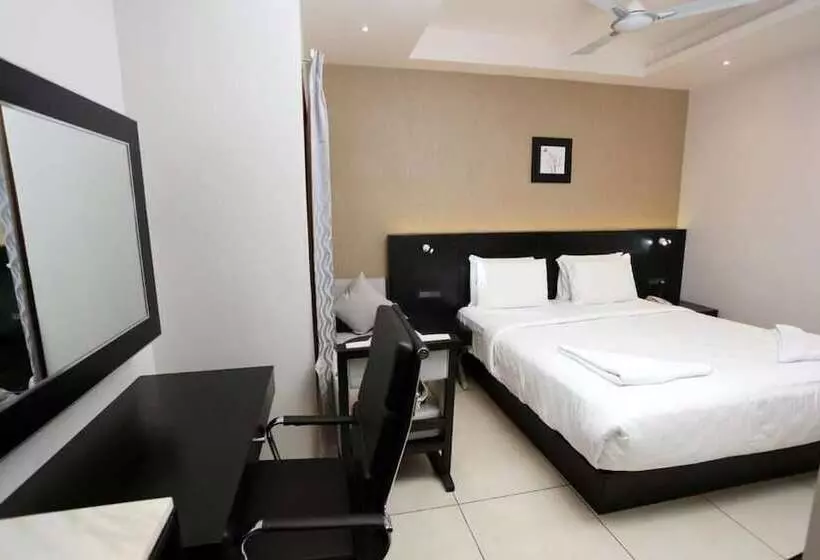 Hotelli Lnb Residency