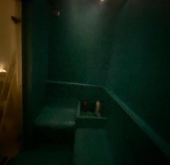 تختخواب و صبحانه Oniro