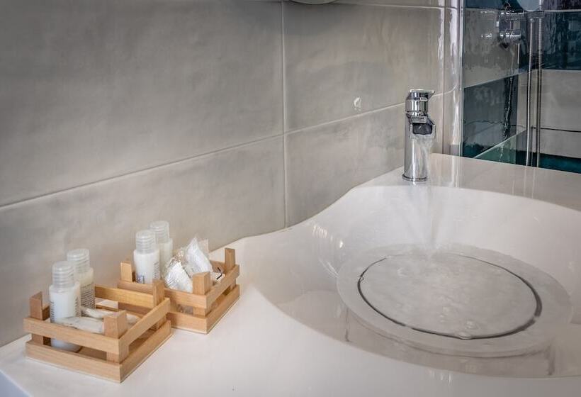 تختخواب و صبحانه Oniro