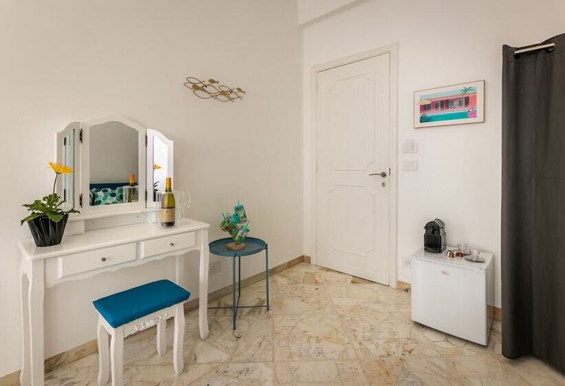 تختخواب و صبحانه Oniro