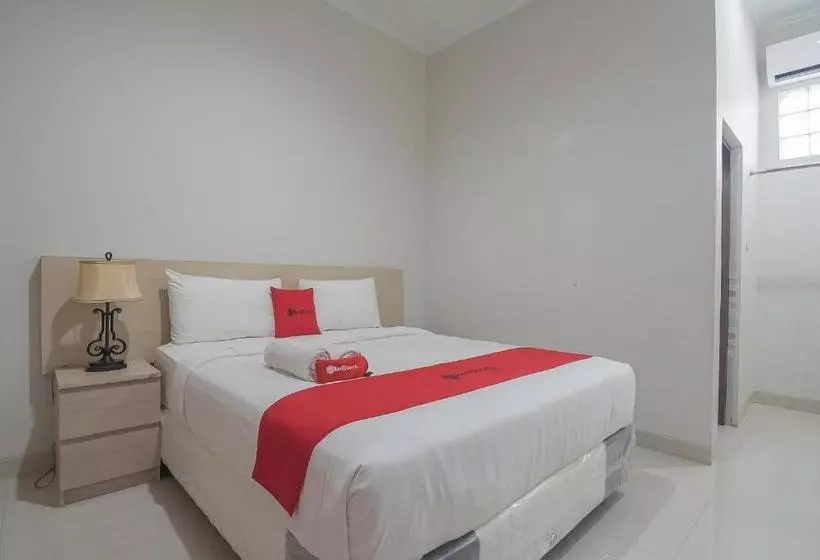 هتل Reddoorz Near Alun Alun Kc Haurgeulis