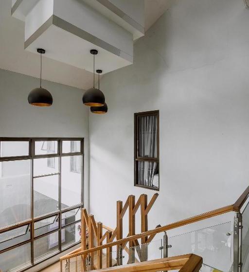 Hotel Reddoorz Near Alun Alun Kc Haurgeulis