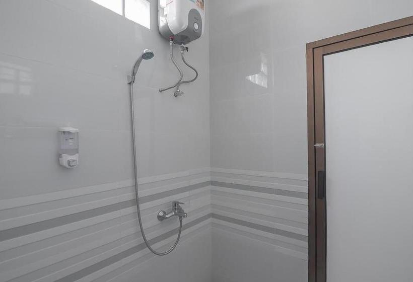 Hotel Reddoorz Near Alun Alun Kc Haurgeulis