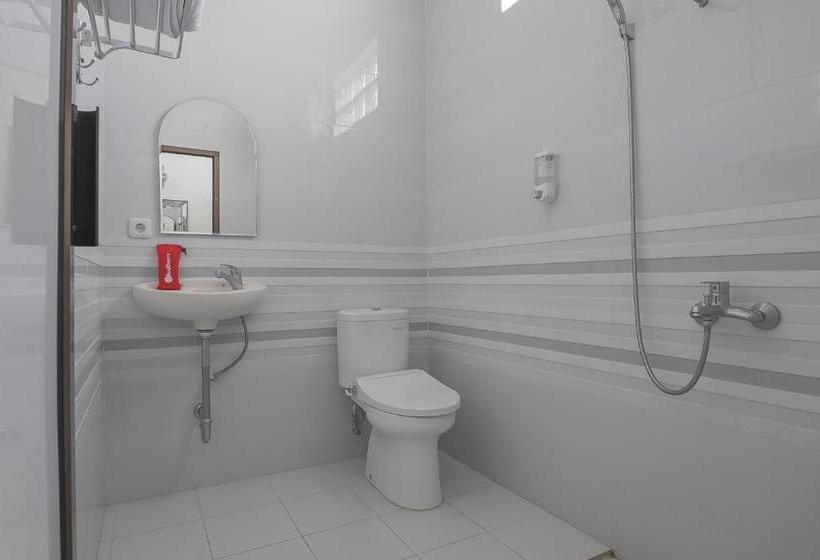 Hotelli Reddoorz Near Alun Alun Kc Haurgeulis