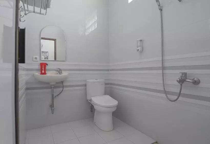 هتل Reddoorz Near Alun Alun Kc Haurgeulis
