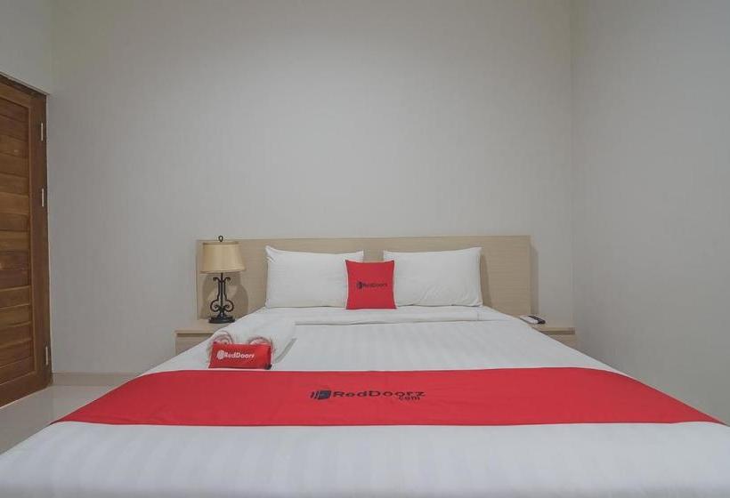 Otel Reddoorz Near Alun Alun Kc Haurgeulis