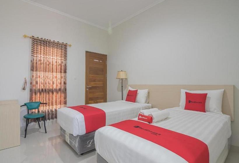 Otel Reddoorz Near Alun Alun Kc Haurgeulis