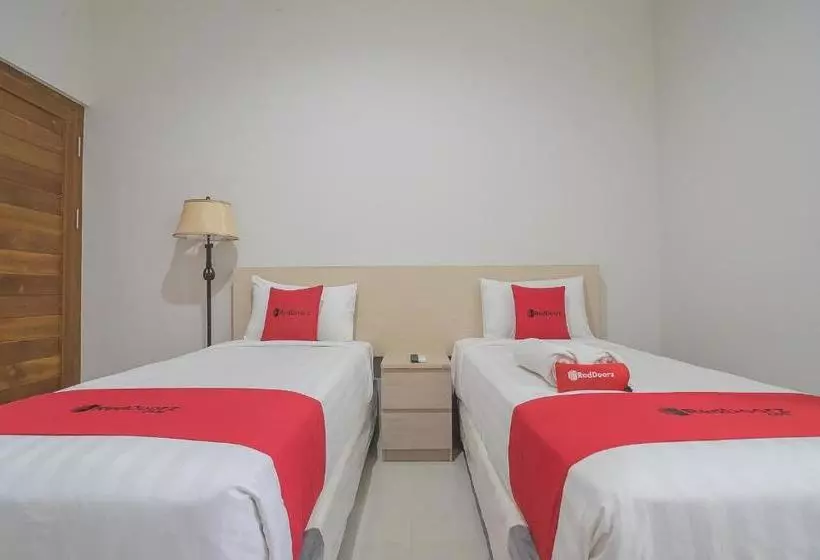هتل Reddoorz Near Alun Alun Kc Haurgeulis