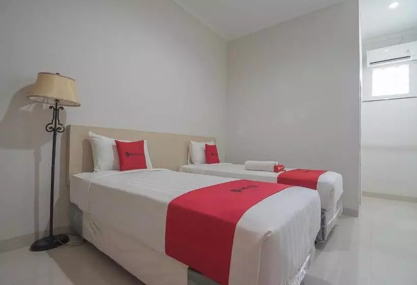 هتل Reddoorz Near Alun Alun Kc Haurgeulis