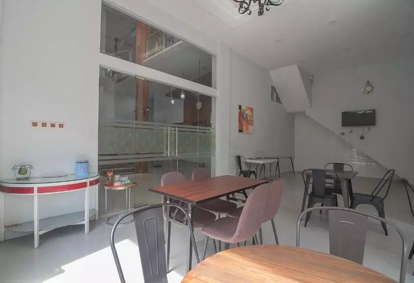 هتل Reddoorz Near Alun Alun Kc Haurgeulis