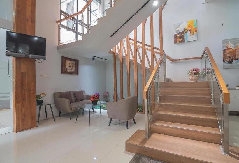 Hotel Reddoorz Near Alun Alun Kc Haurgeulis