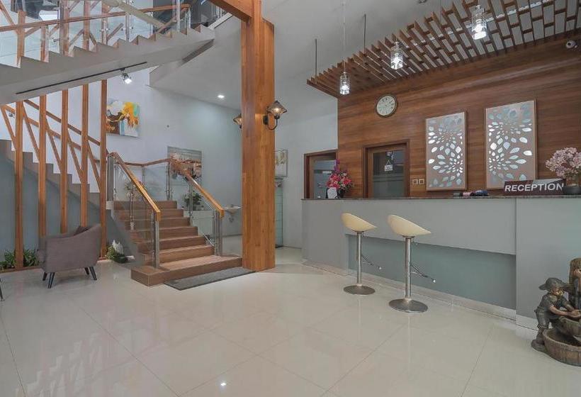 Otel Reddoorz Near Alun Alun Kc Haurgeulis