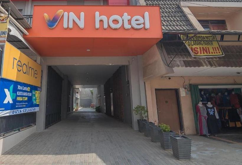 Hotel Reddoorz Near Alun Alun Kc Haurgeulis