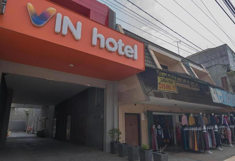 Otel Reddoorz Near Alun Alun Kc Haurgeulis