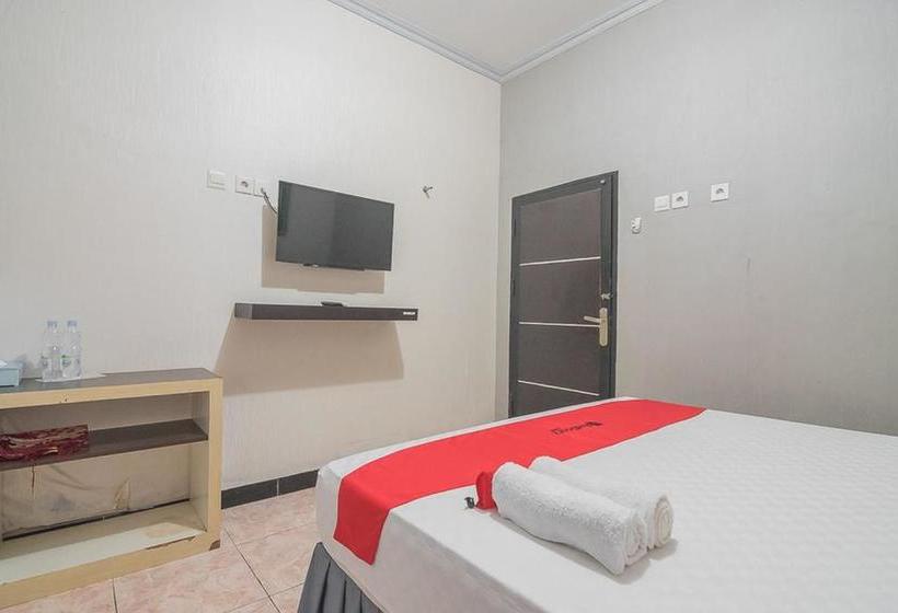 בית מלון כפרי Reddoorz Syariah Near Taman Rozeline Penajam