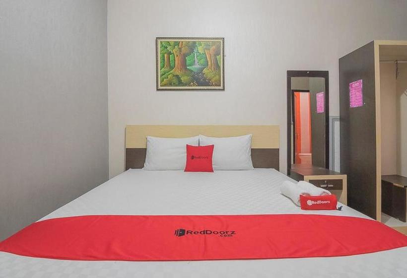 בית מלון כפרי Reddoorz Syariah Near Taman Rozeline Penajam