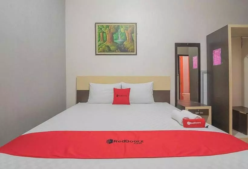 ホテル Reddoorz Syariah Near Taman Rozeline Penajam