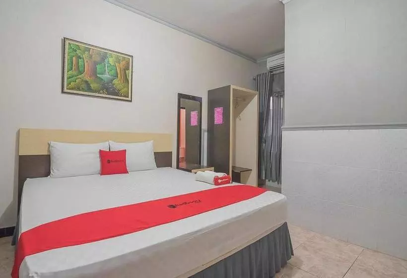 ホテル Reddoorz Syariah Near Taman Rozeline Penajam