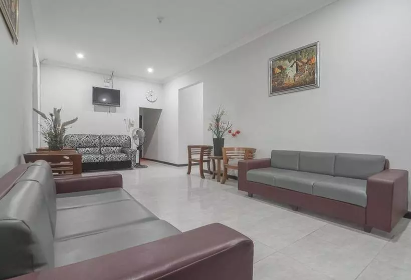 ホテル Reddoorz Syariah Near Taman Rozeline Penajam