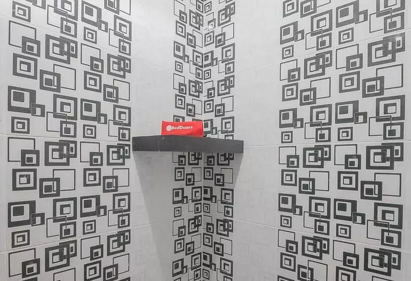 ホテル Reddoorz Syariah Near Taman Rozeline Penajam
