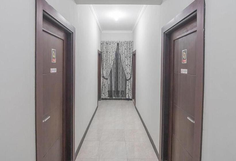 בית מלון כפרי Reddoorz Syariah Near Taman Rozeline Penajam