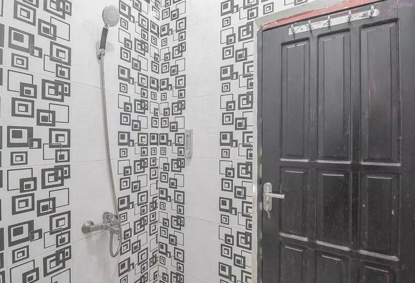ホテル Reddoorz Syariah Near Taman Rozeline Penajam