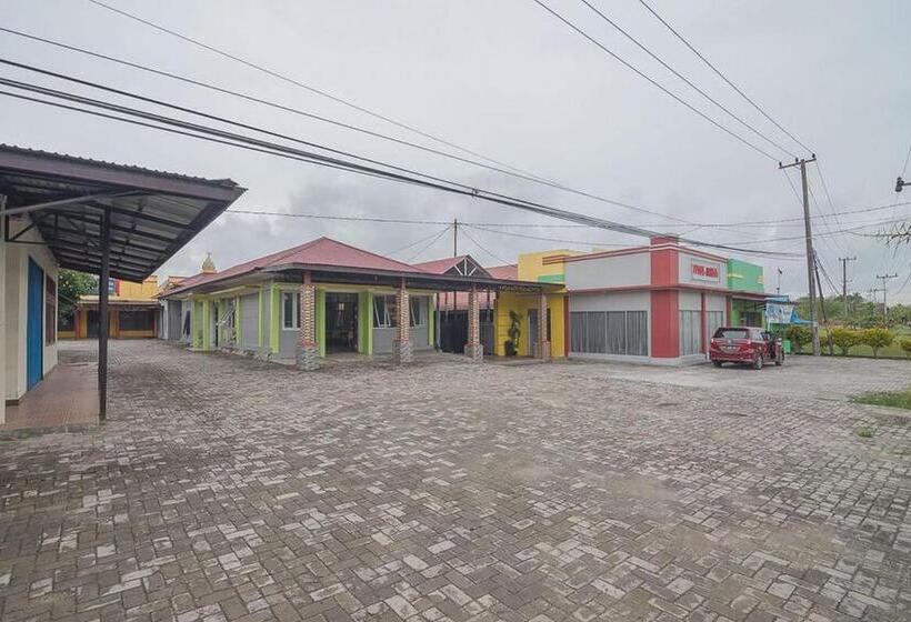 בית מלון כפרי Reddoorz Syariah Near Taman Rozeline Penajam