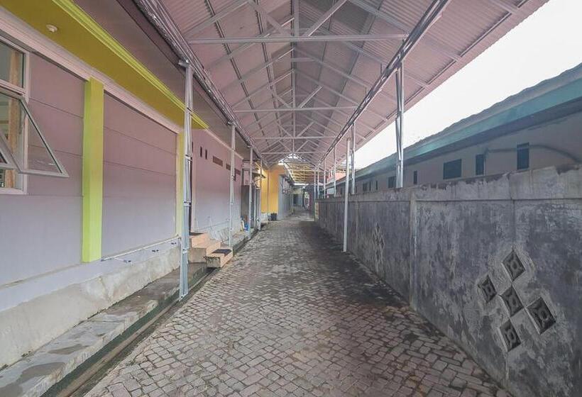 בית מלון כפרי Reddoorz Syariah Near Taman Rozeline Penajam