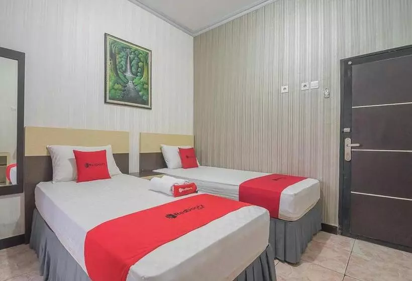 ホテル Reddoorz Syariah Near Taman Rozeline Penajam
