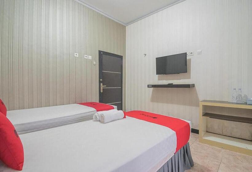 בית מלון כפרי Reddoorz Syariah Near Taman Rozeline Penajam