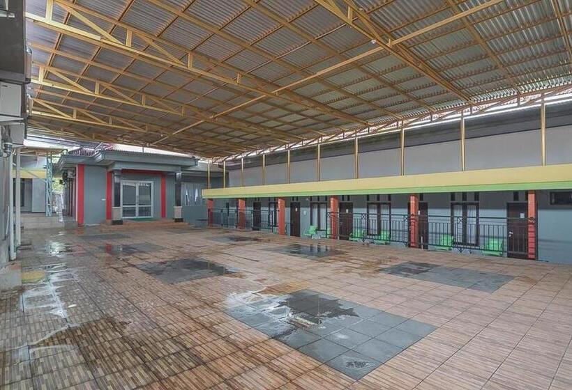 בית מלון כפרי Reddoorz Syariah Near Taman Rozeline Penajam