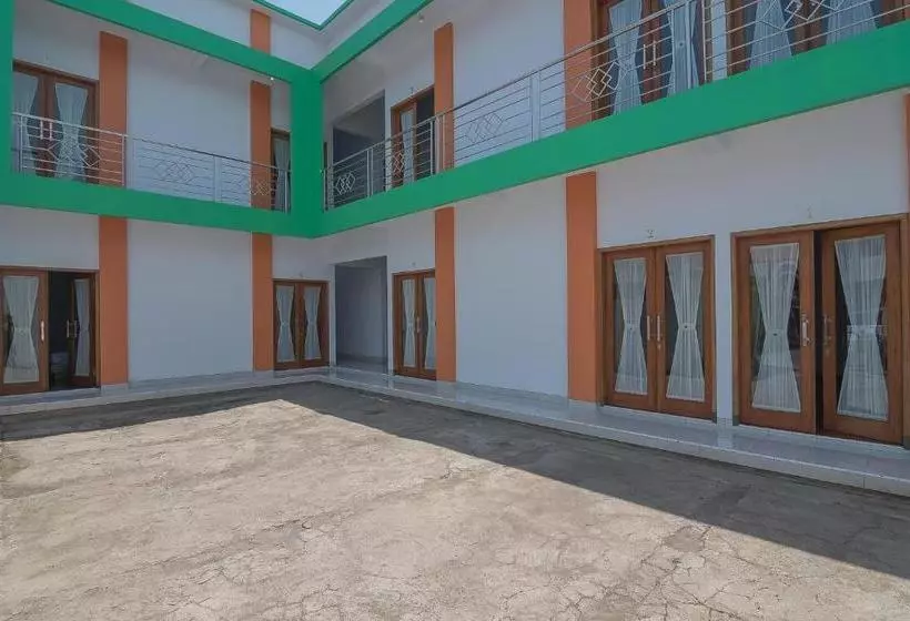 Majatalo Reddoorz Plus Near Alun Alun Kuningan