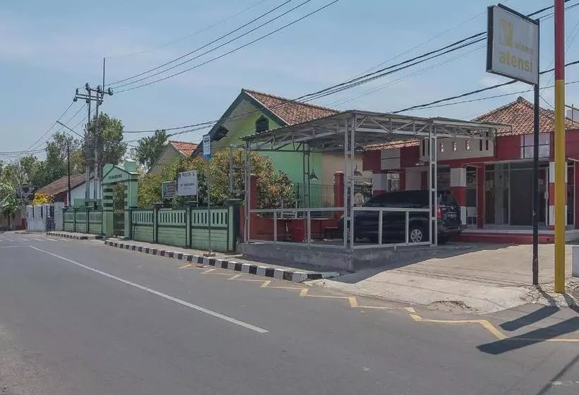 Majatalo Reddoorz Plus Near Alun Alun Kuningan