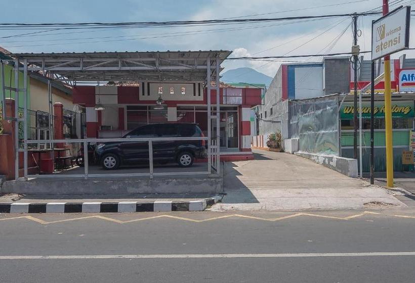 פנסיון Reddoorz Plus Near Alun Alun Kuningan