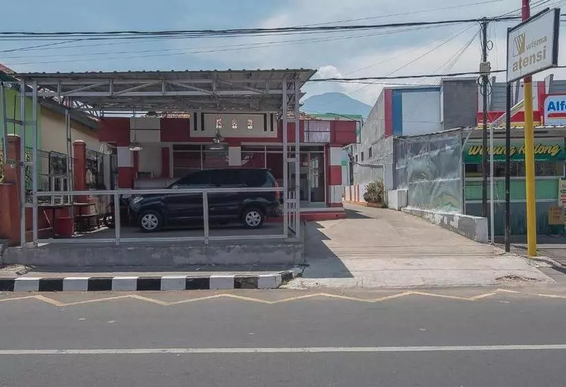 Majatalo Reddoorz Plus Near Alun Alun Kuningan