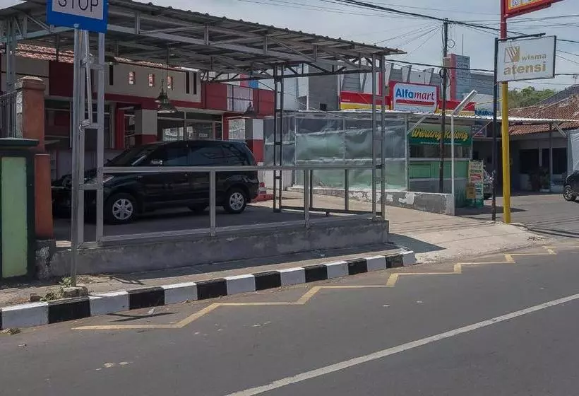 Majatalo Reddoorz Plus Near Alun Alun Kuningan