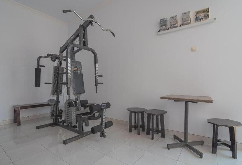 פנסיון Reddoorz Plus Near Alun Alun Kuningan