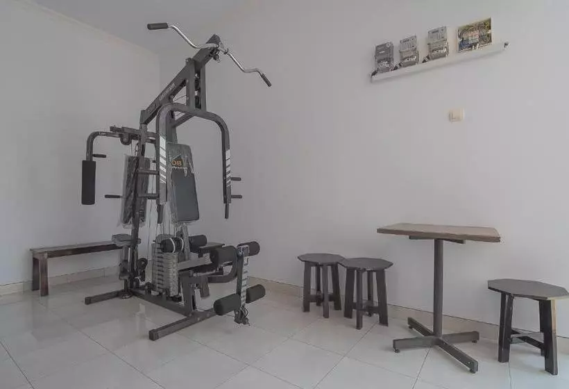 Majatalo Reddoorz Plus Near Alun Alun Kuningan