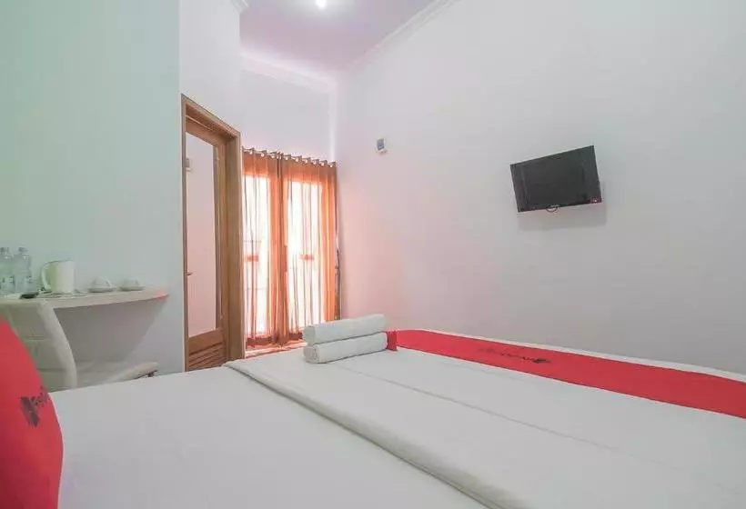 Majatalo Reddoorz Plus Near Alun Alun Kuningan