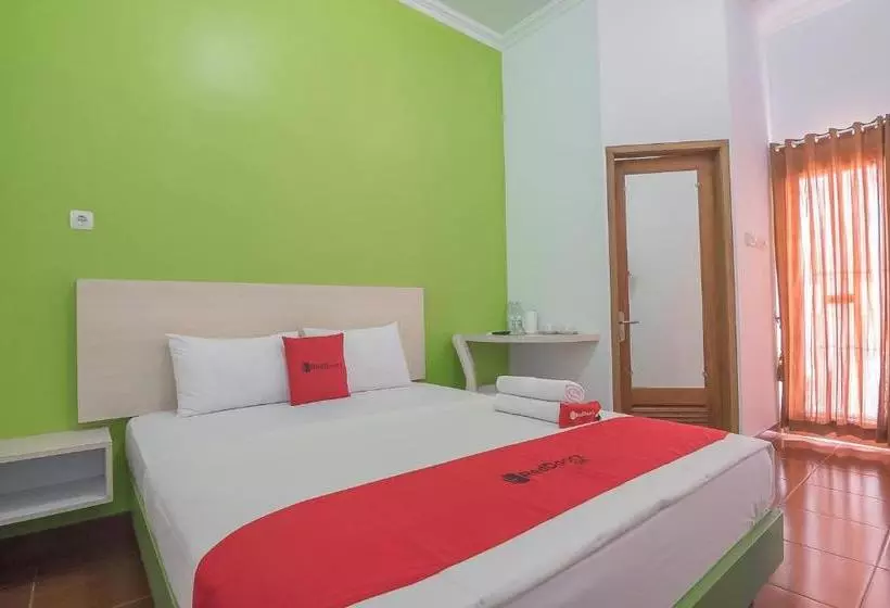 Majatalo Reddoorz Plus Near Alun Alun Kuningan