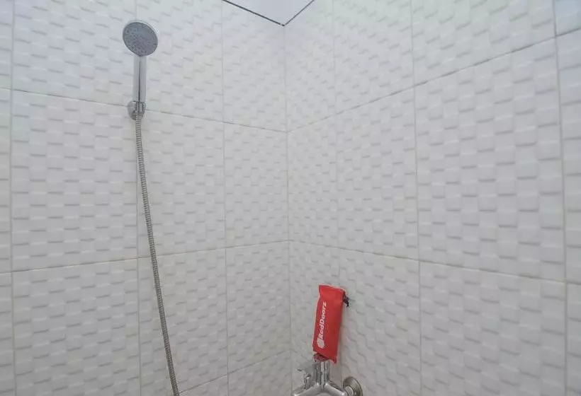 Majatalo Reddoorz Plus Near Alun Alun Kuningan