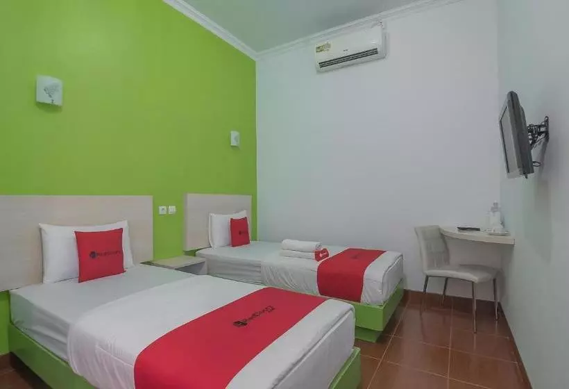 Majatalo Reddoorz Plus Near Alun Alun Kuningan