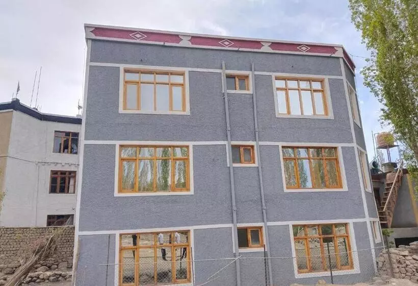 پانسیون Noor Guest House