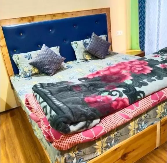 پانسیون Noor Guest House