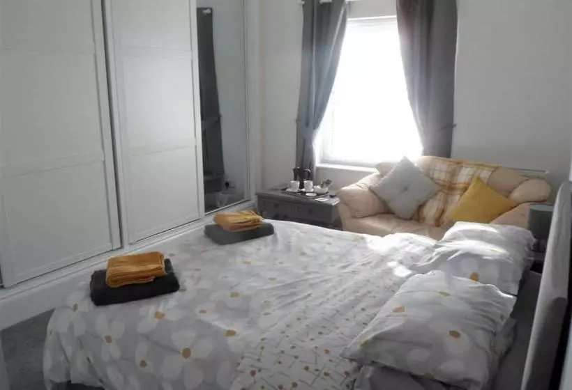 Aamiaismajoitus (B&B) Silloth Holiday Accommodation Ensuite Rooms, Studios For 2, Apartments For 6